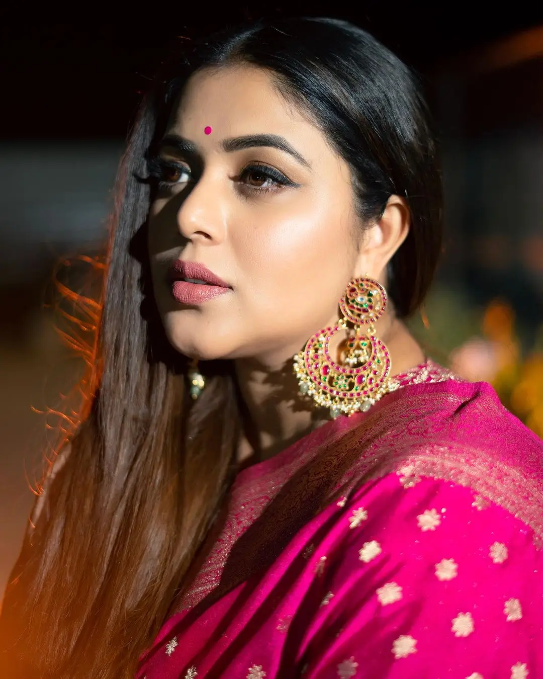 SHAMNA KASIM WEARING BEAUTIFUL EARRINGS JEWELLERY PINK DESIGNER SAREE 3